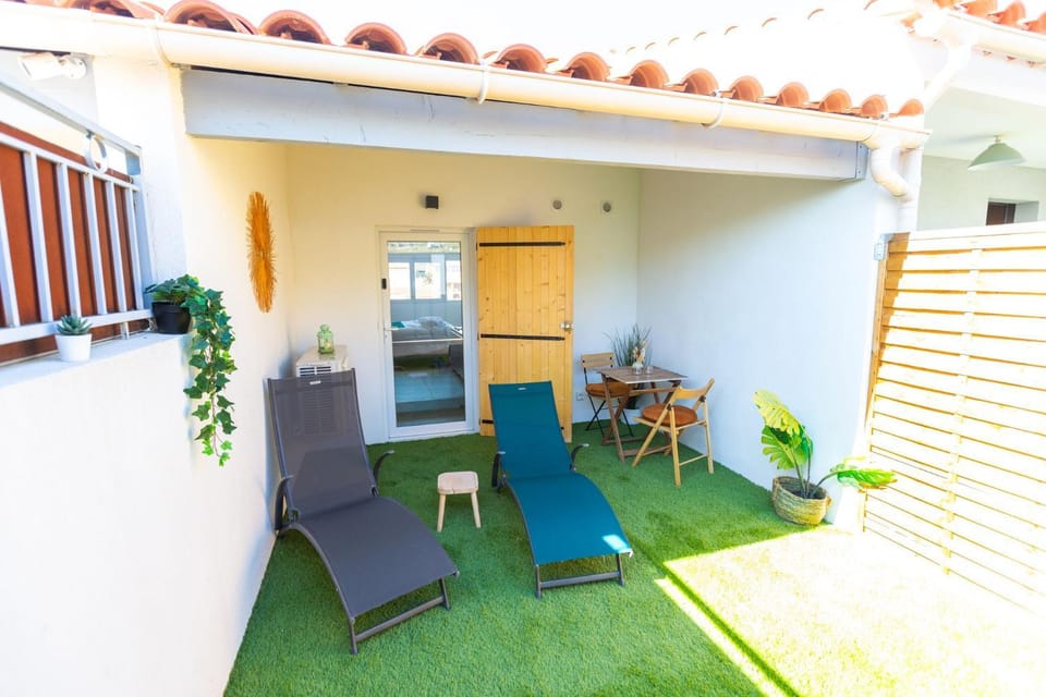 Patio, Day, View (from property/room), Balcony/Terrace, Inner courtyard view, sunbed