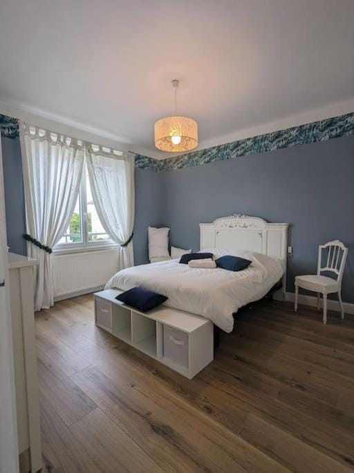 Bed, Photo of the whole room, Bedroom