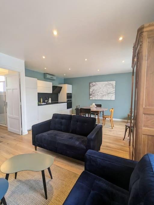Kitchen or kitchenette, Living room, Seating area, Dining area, minibar, pet friendly, stove