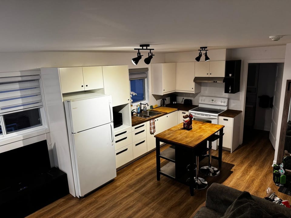 Coffee/tea facilities, Kitchen or kitchenette, Dining area