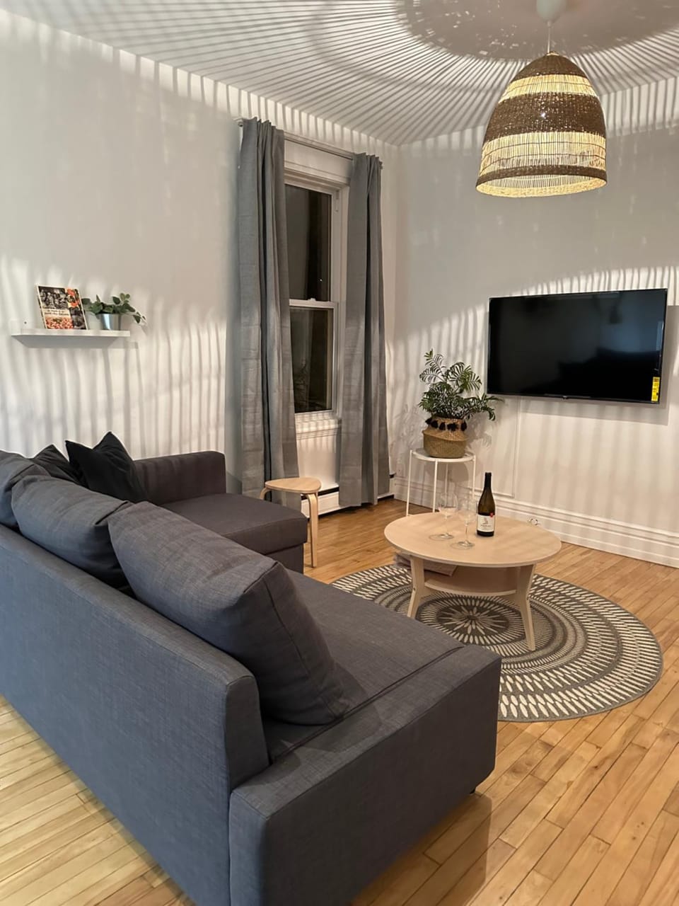 Communal lounge/ TV room, TV and multimedia, Living room, Seating area, Evening entertainment