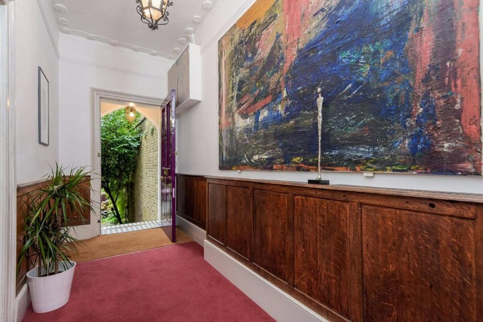 The Camden Chic Townhouse - accommodates 14 guests House in London Borough of Islington