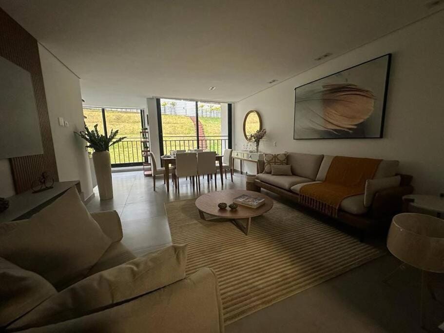 Duplex a 500 metros do baden baden- 2 suites- wifi - 2 vagas de garagem Apartment in Campos do Jordão