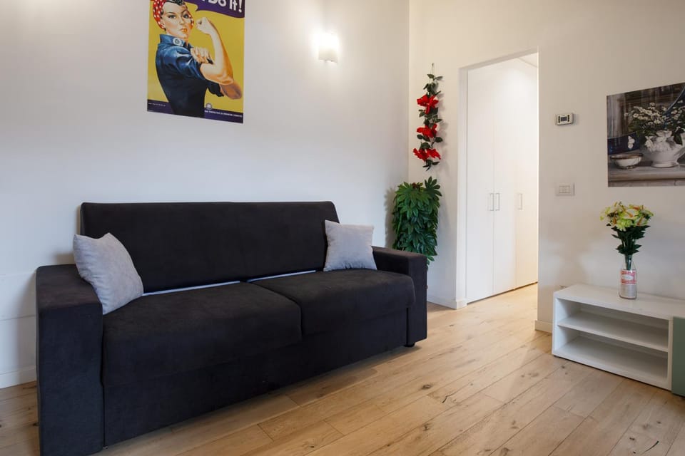 Bed, Living room, Seating area