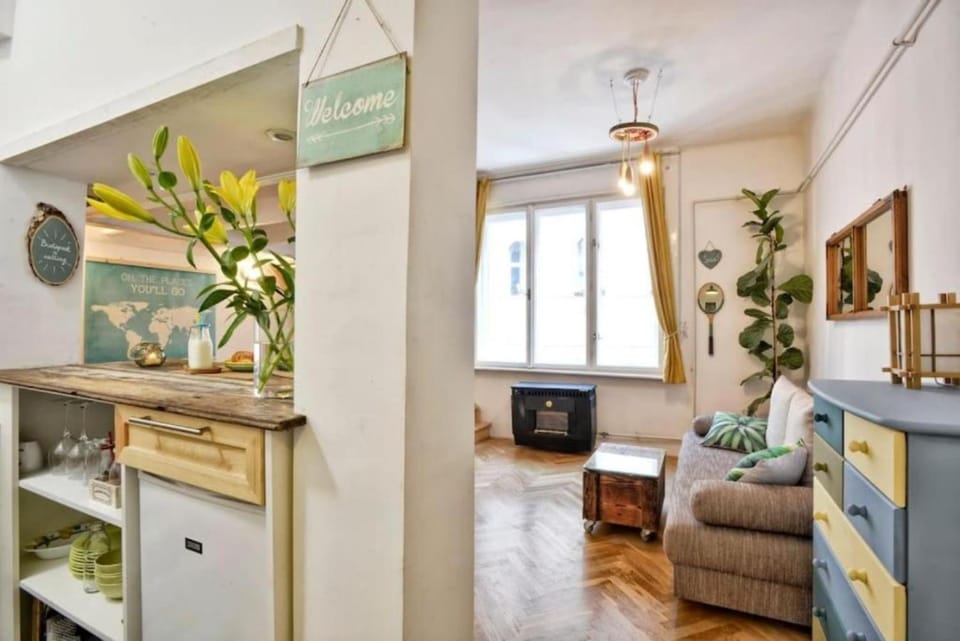 Kitchen or kitchenette, Seating area