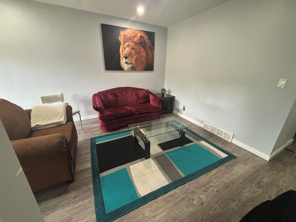 Cute Highland Park Upper B Unit Apartment in Calgary
