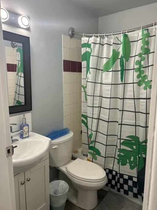 Cute Highland Park Upper B Unit Apartment in Calgary