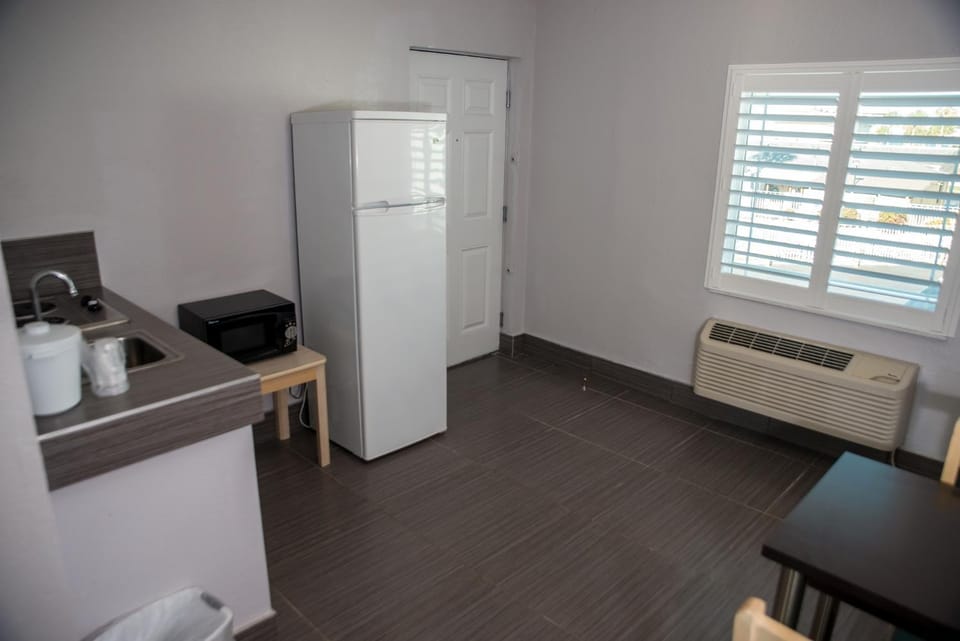 Kitchen or kitchenette, Bedroom