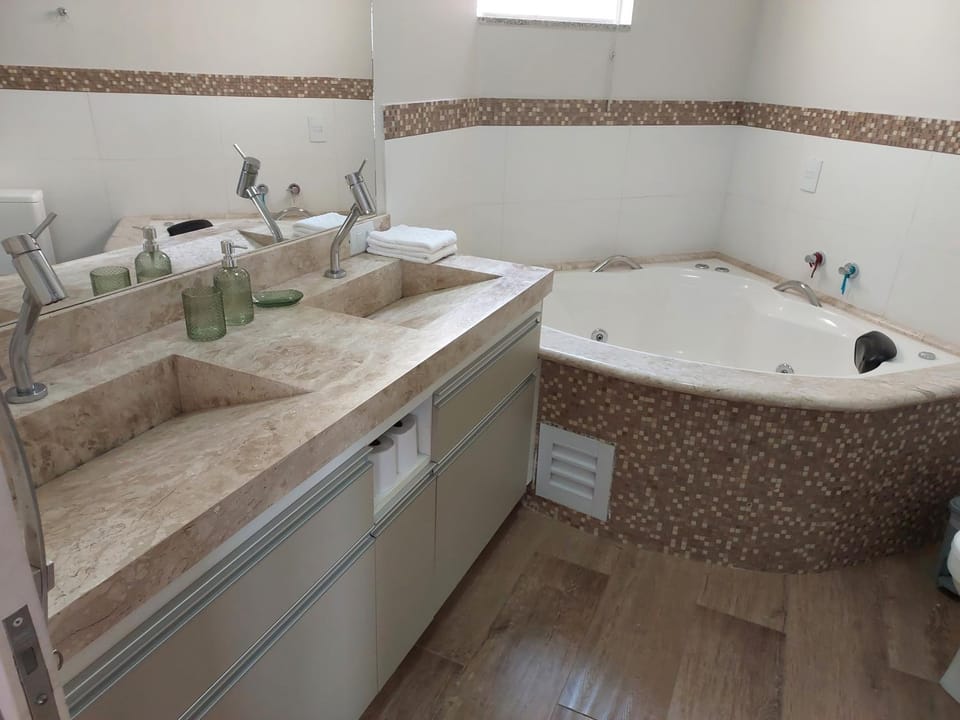 Hot Tub, Bathroom