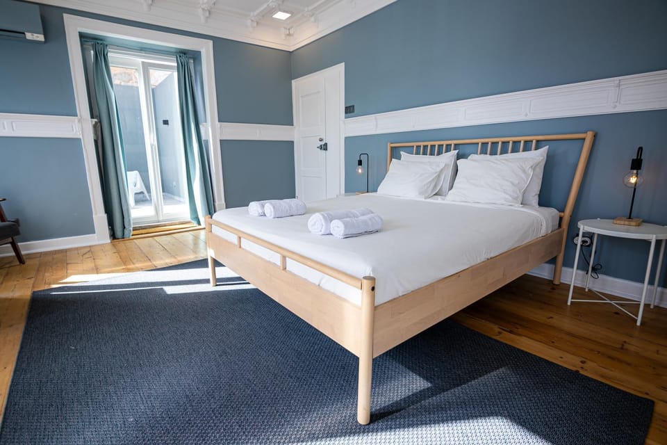 Bed, Photo of the whole room, towels