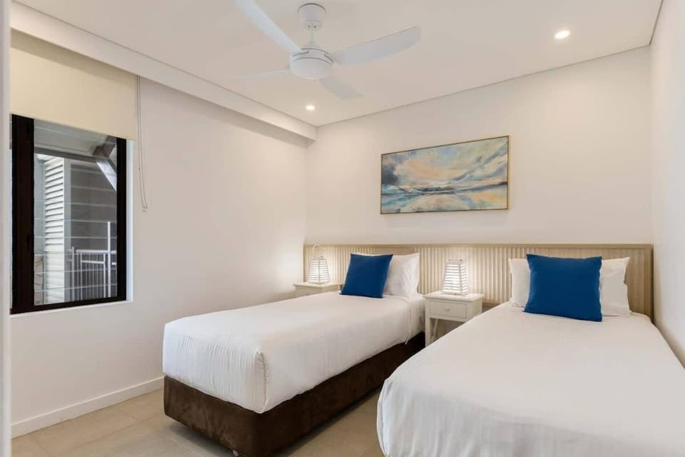 Sunny Swim-out Serenity with Direct Beach Access Apartment in Port Douglas