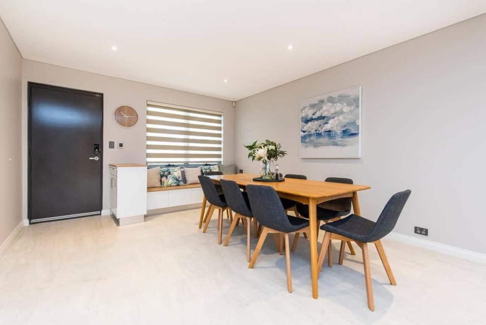 7 Royal Family Kensington 4BR 2BTH House in Perth
