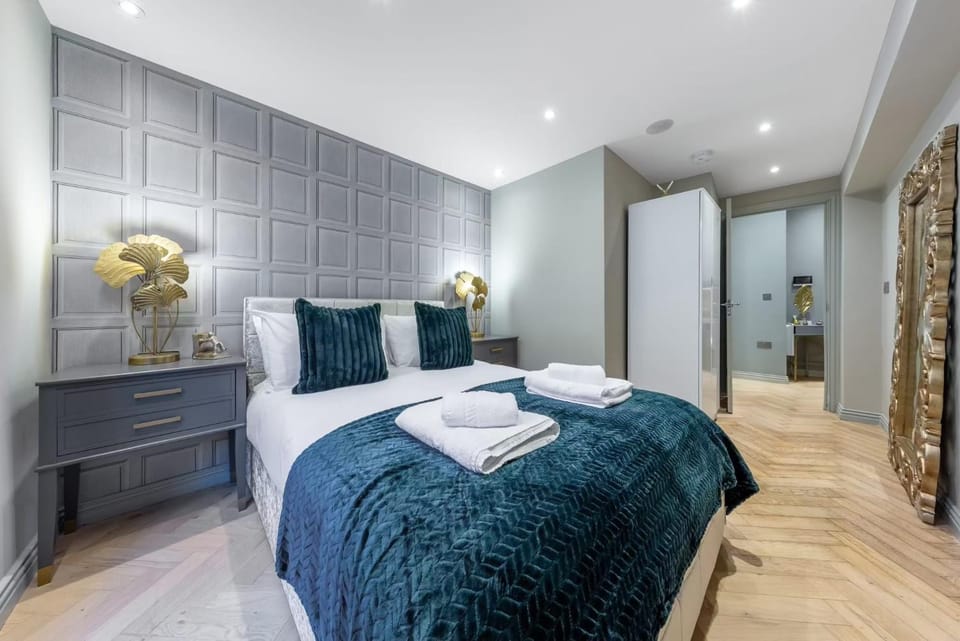 Bed, Photo of the whole room, Bedroom, towels, wardrobe