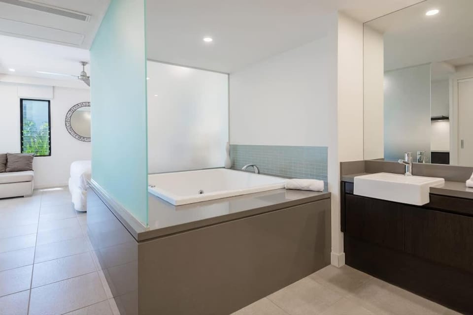 Poolside Relaxation - Resort Retreat with Beach Access Apartment in Port Douglas