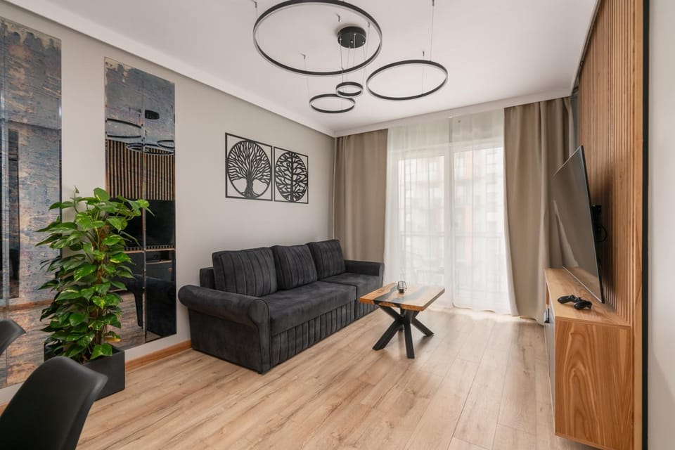 TV and multimedia, Living room, Seating area, Evening entertainment