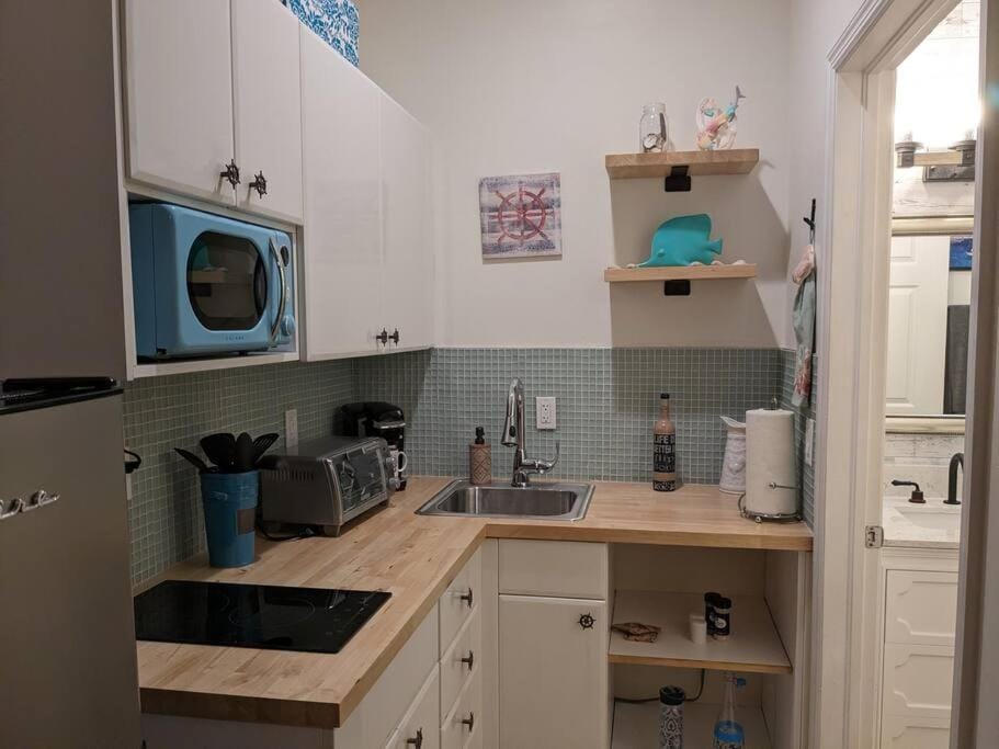 Fish/Boat & Relax Resort Marina Gem on the water! Apartment in Collier County