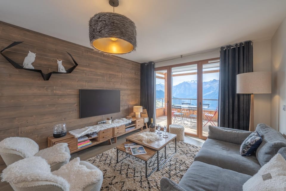 Communal lounge/ TV room, Seating area, Mountain view