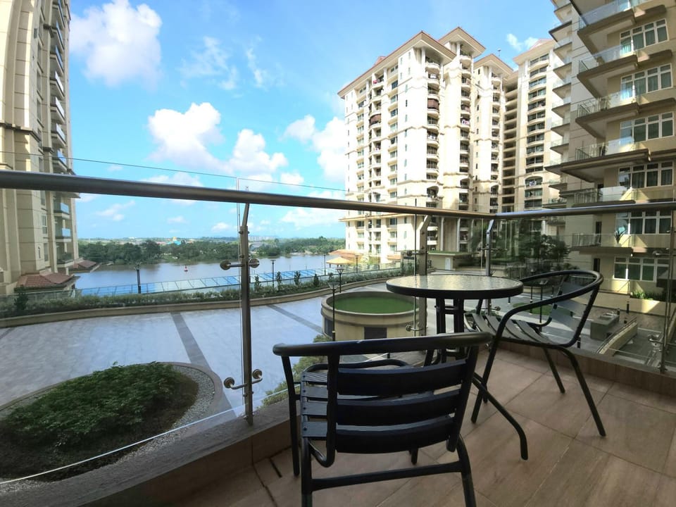 Balcony/Terrace, Seating area, River view