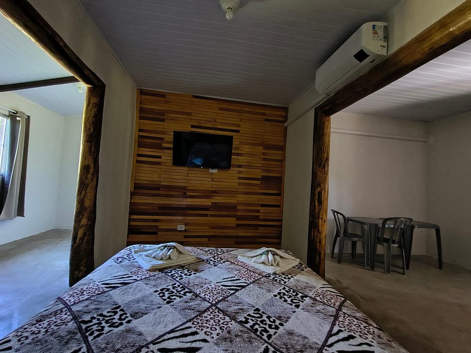 Bed, TV and multimedia, Bedroom