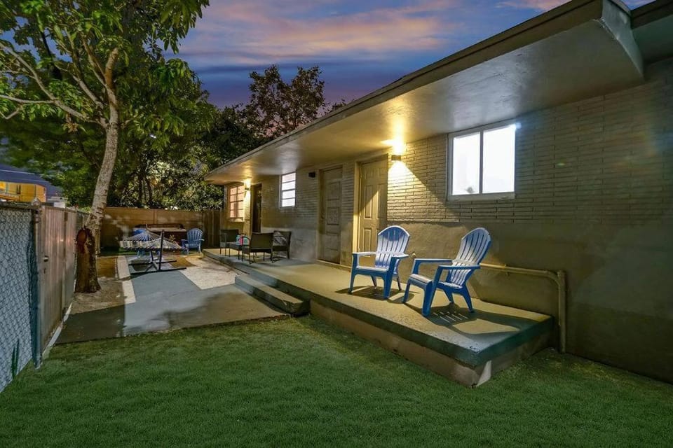 Wynwood Bungalow Hottub & Pking House in Miami