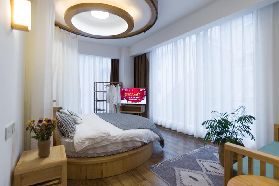 Bed, TV and multimedia, Living room, Photo of the whole room, Bedroom