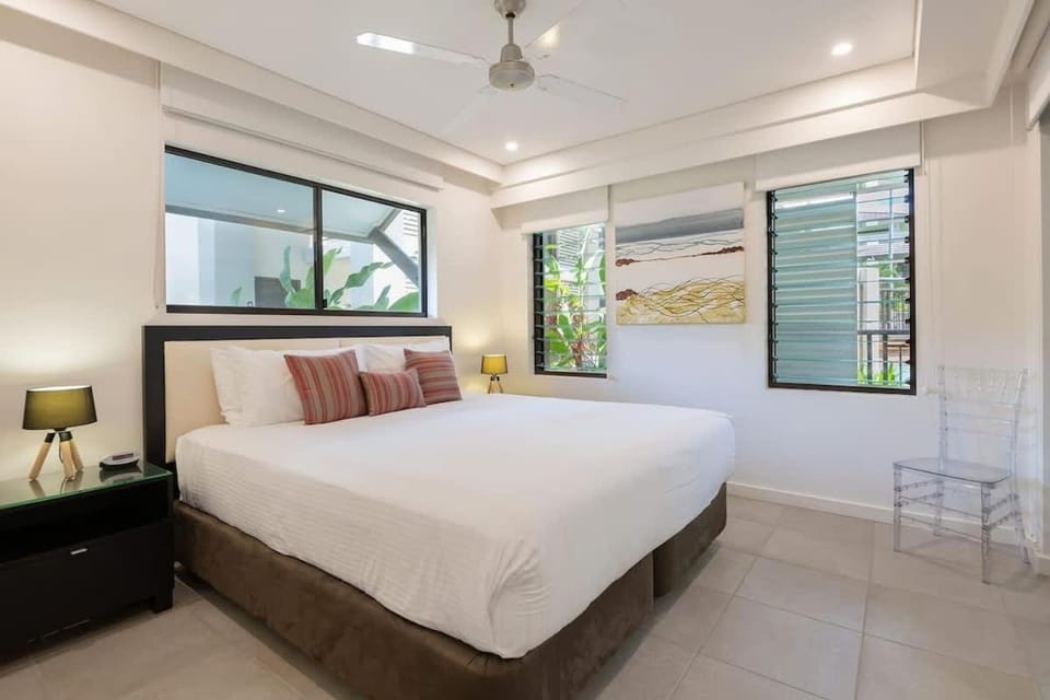 A Well-deserved Beachside Resort Retreat Apartment in Port Douglas