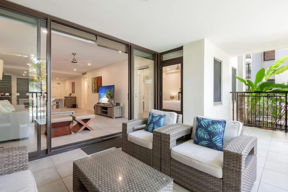 A Well-deserved Beachside Resort Retreat Apartment in Port Douglas