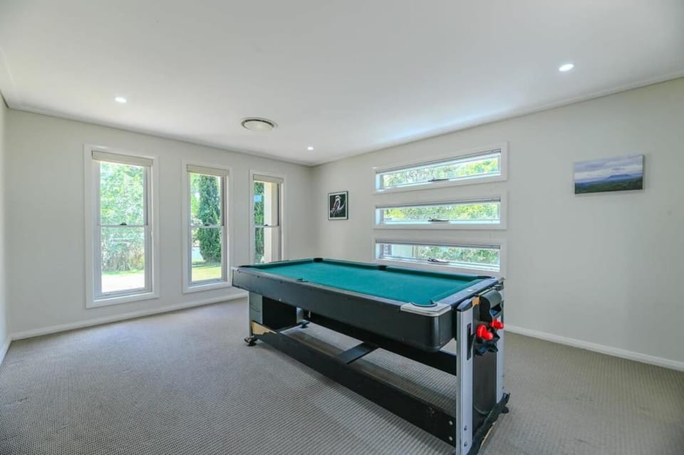 Southlakes Haven - Lake Views, Pet Friendly House in Dubbo