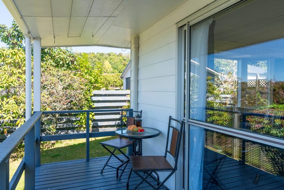 Day, Garden, View (from property/room), Balcony/Terrace, Living room, Seating area, Garden view