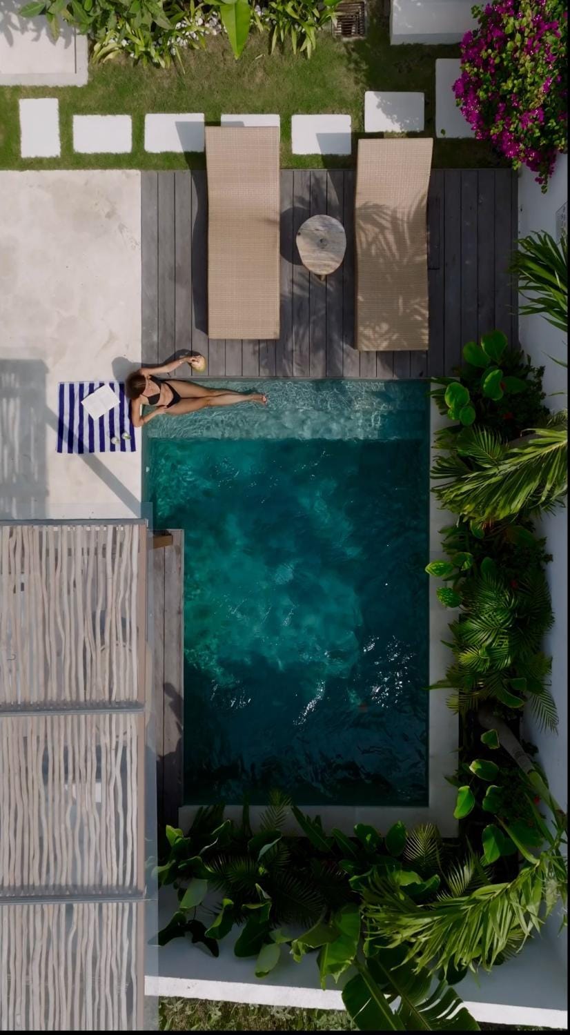 Day, Swimming pool