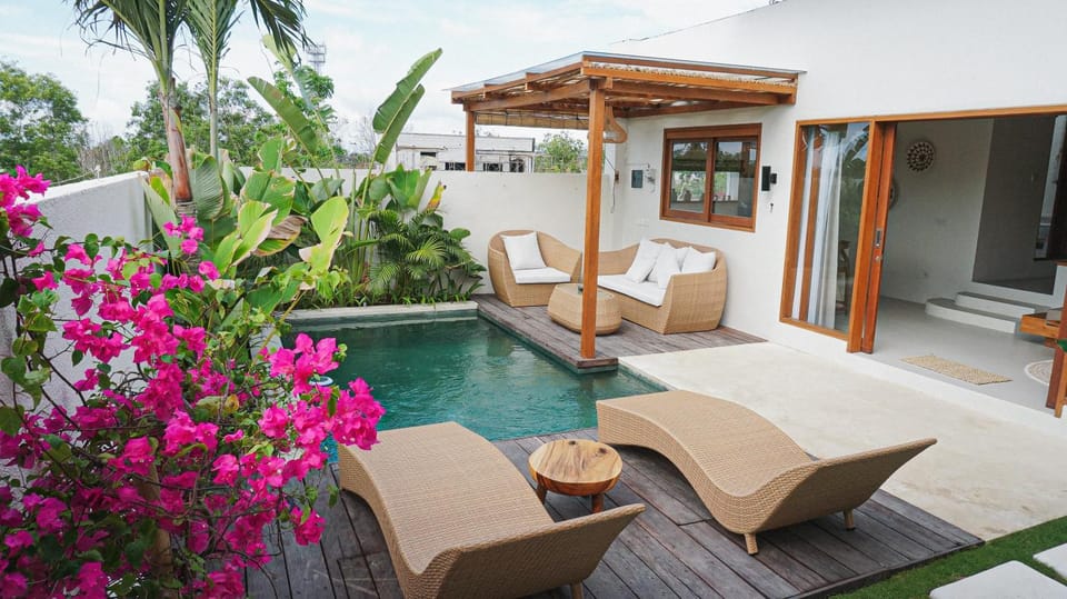Day, Swimming pool, sunbed