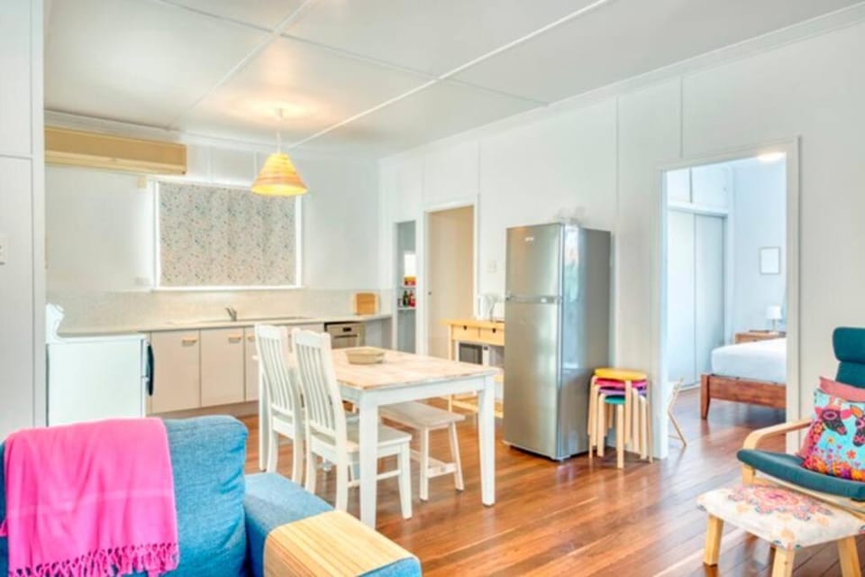 Sandy Feet Cottage House in Bargara