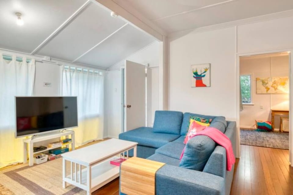 Sandy Feet Cottage House in Bargara