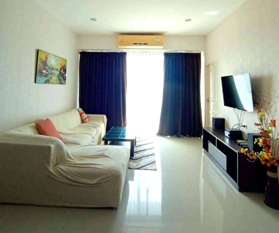 Communal lounge/ TV room, TV and multimedia, Seating area