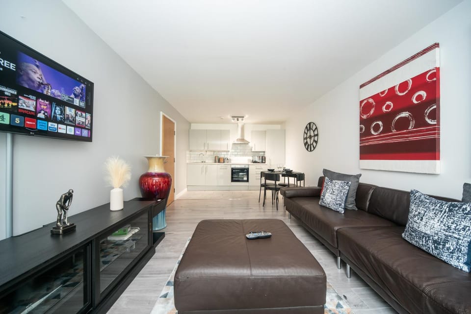 Spacious 3-Bedroom Apartment Near London Museum Apartment in Edgware