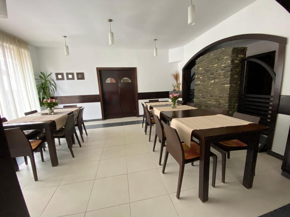 Pensiunea Rodis Bed and Breakfast in Brașov County