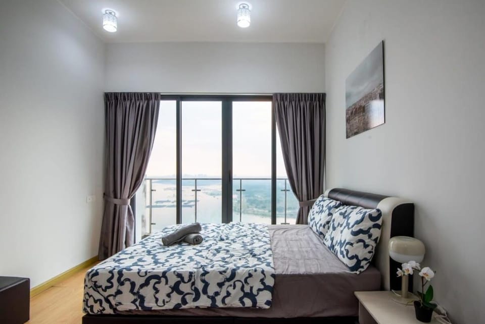 Chic 3BR in Danga Bay with Water Views & Parking Apartment in Johor Bahru