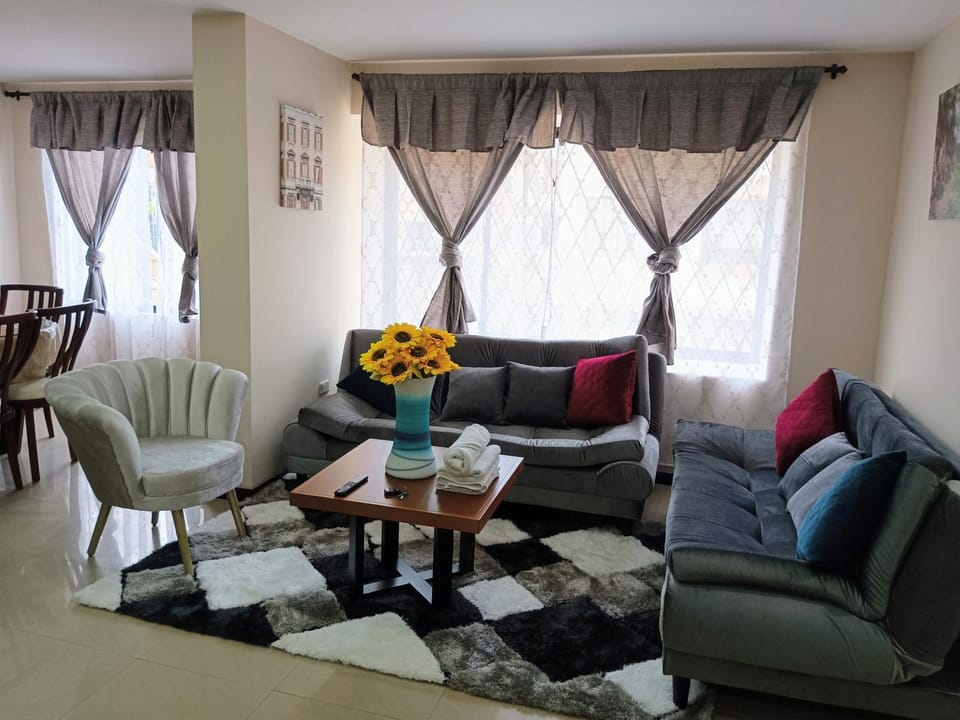 Departamento Grande con Jacuzzi Apartment in Cuenca