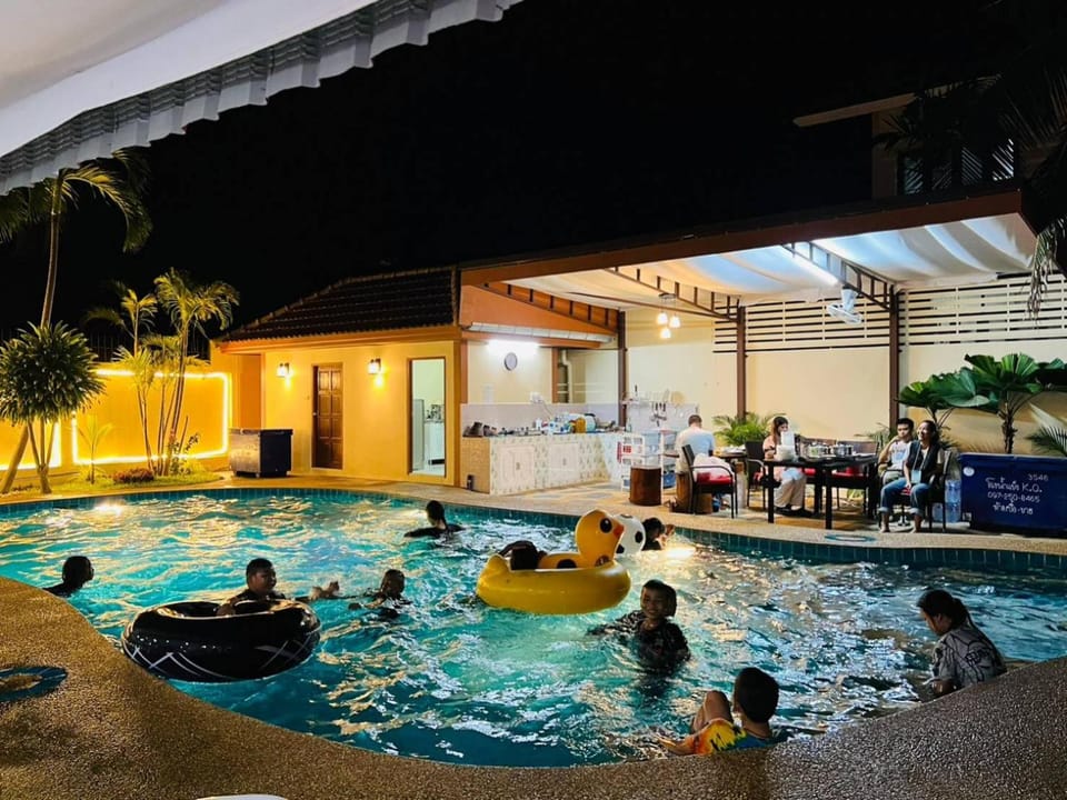 บ้านเพื่อน 44 พลูวิวล่า Villa in Chon Buri Changwat