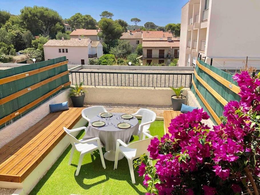 2 min de la Plage, Parking, Terrasse & Wifi! Apartment in Six-Fours-les-Plages