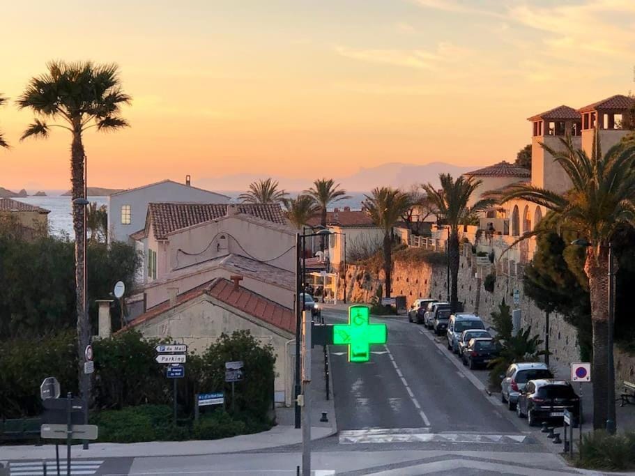 2 min de la Plage, Parking, Terrasse & Wifi! Apartment in Six-Fours-les-Plages