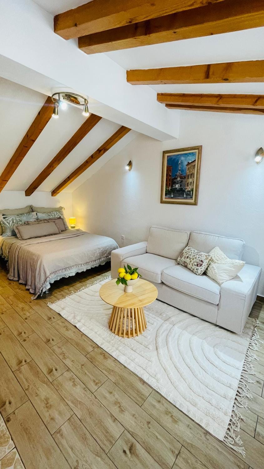 Seating area, Bedroom