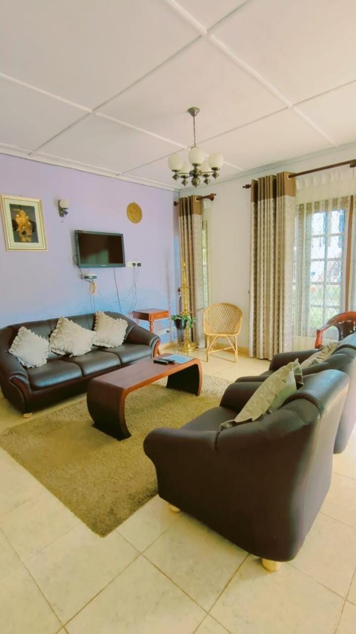 Living room, Seating area, Breakfast