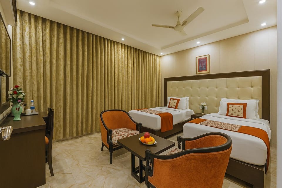 Bed, Living room, Photo of the whole room, Seating area, Bedroom, air conditioner