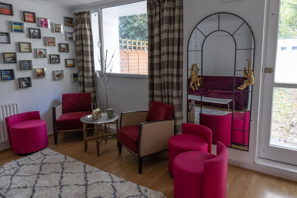 Living room, Seating area