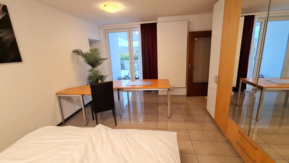2,5 Zi Wohnung 100 qm, ggü Uni ENC - Hubi Apartment in Siegen