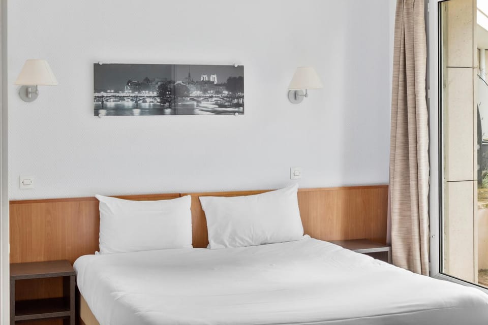 Grand appartement avec balcon - Proche Parc des Expo - Parking Privée Apartment in Issy-les-Moulineaux