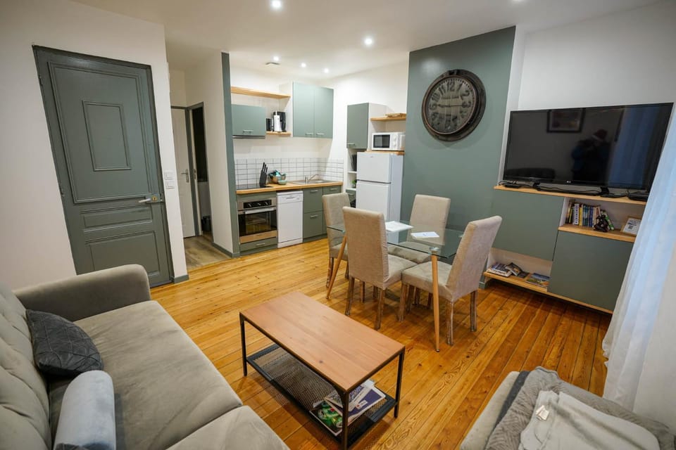 TV and multimedia, Kitchen or kitchenette, Living room, Seating area, Dining area, minibar, pet friendly, stove