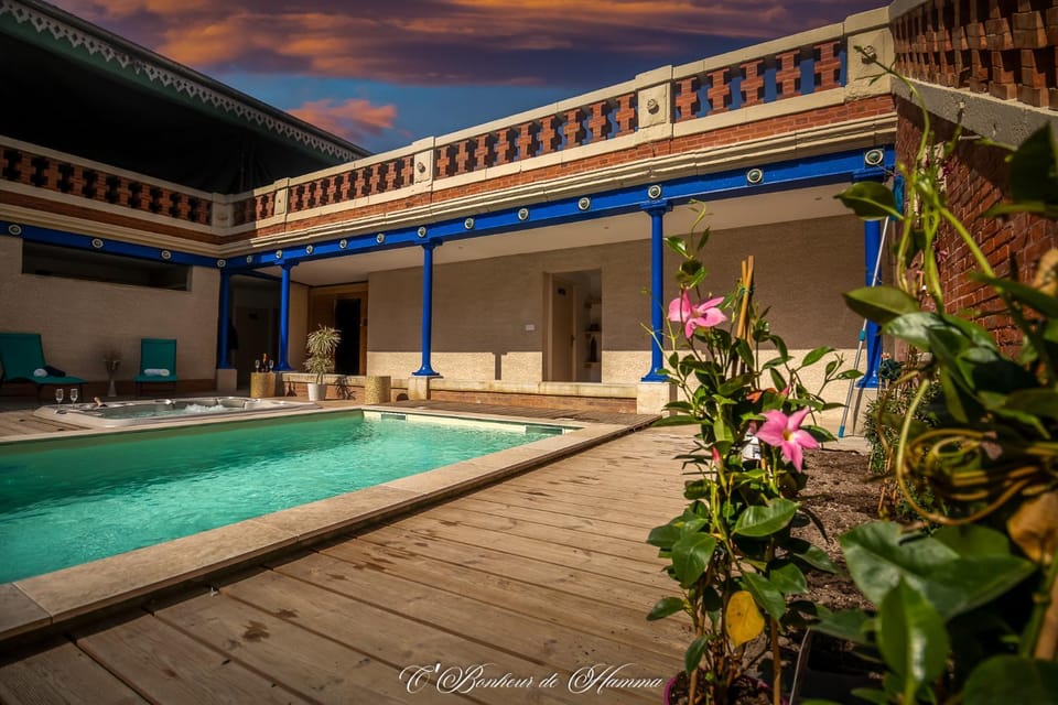 Swimming pool, Swimming pool