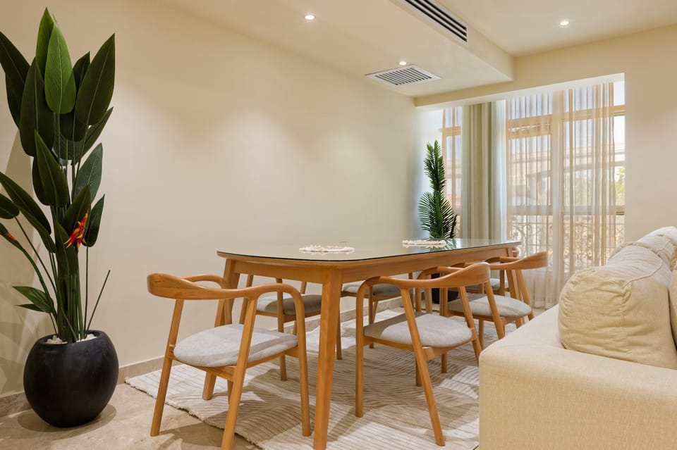 Living room, Seating area, Dining area, air conditioner